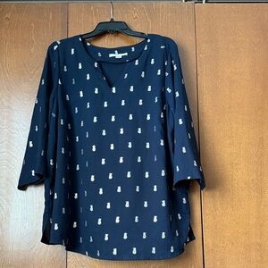 C&C 1X Navy Blue & Silver Pineapple Print, V Neck Tunic EUC